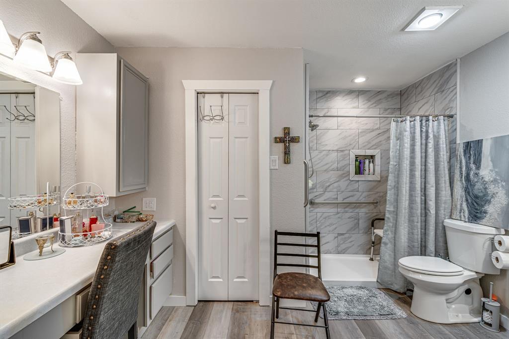 205 Newman Road Ennis, TX 75119 - Photo 18 of 30 Second Primary Bathroom