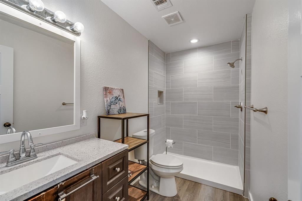 205 Newman Road Ennis, TX 75119 - Photo 20 of 30 Bathroom #3