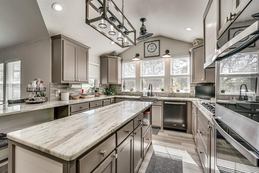 205 Newman Road Ennis, TX 75119 - Photo 7 of 30