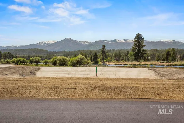 $275,000 | L6-b1 L6-b1 Lazy River Street, Cascade, ID 83611