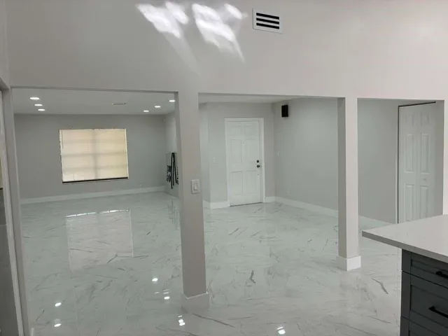 $5,500 | 7104 Northwest 38th Manor, Coral Springs, FL 33065