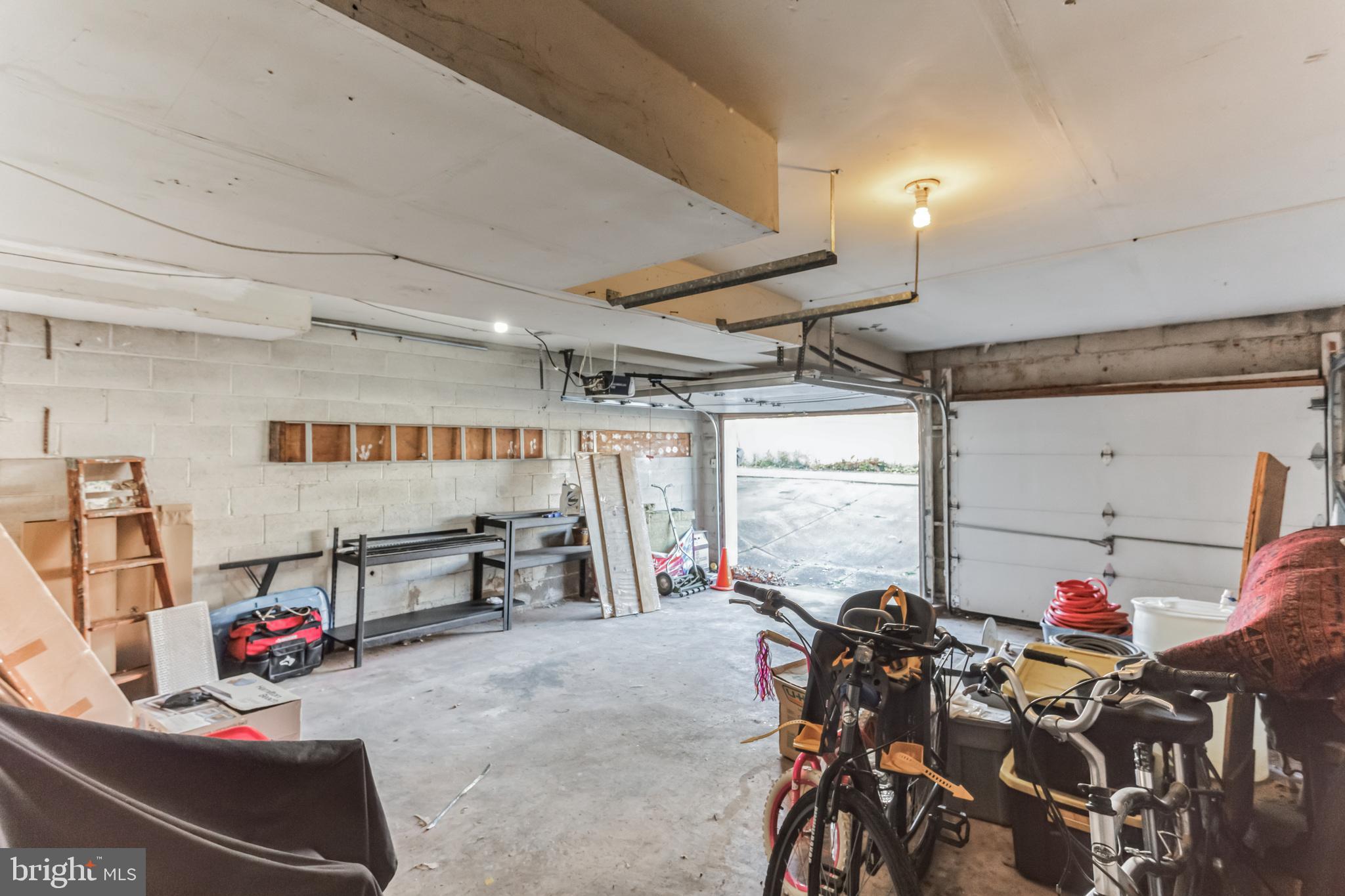 12075 Abby Road Philadelphia, PA 19154 - Photo 6 of 30 Gallery Image 6