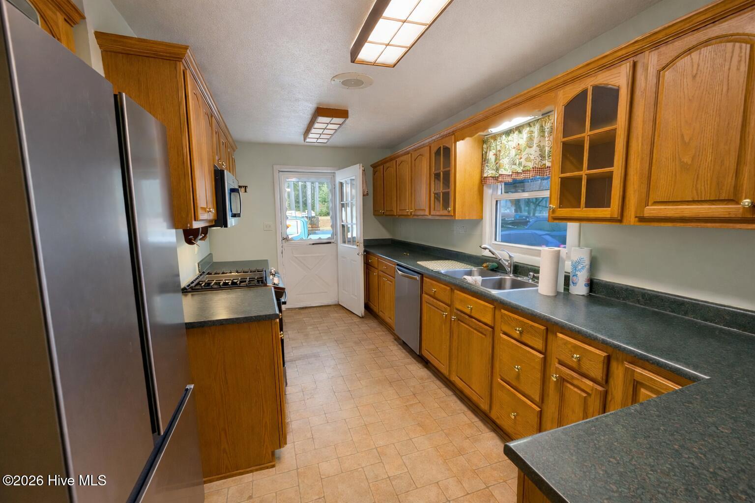 1335 North Ridge Street Southern Pines, NC 28387 - Photo 3 of 19 1335 N Ridge Kitchen