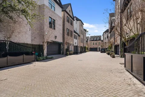 $829,000 | 1314 Hunters Meadow Lane, Houston, TX 77055