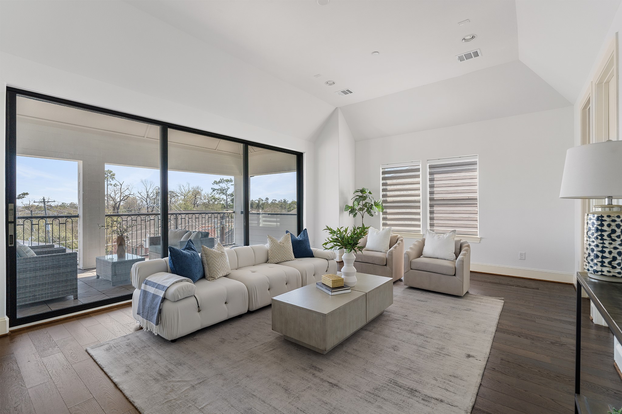 1314 Hunters Meadow Lane Houston, TX 77055 - Photo 29 of 37 What an awesome space, perfect for relaxation and entertaining.