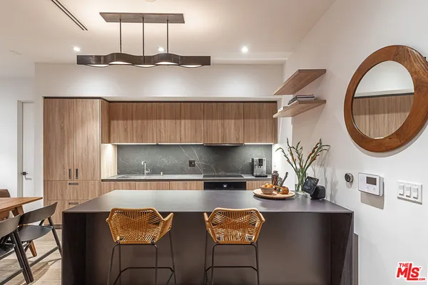 $6,000 | 1030 North Kings Road, Unit 104, West Hollywood, CA 90069