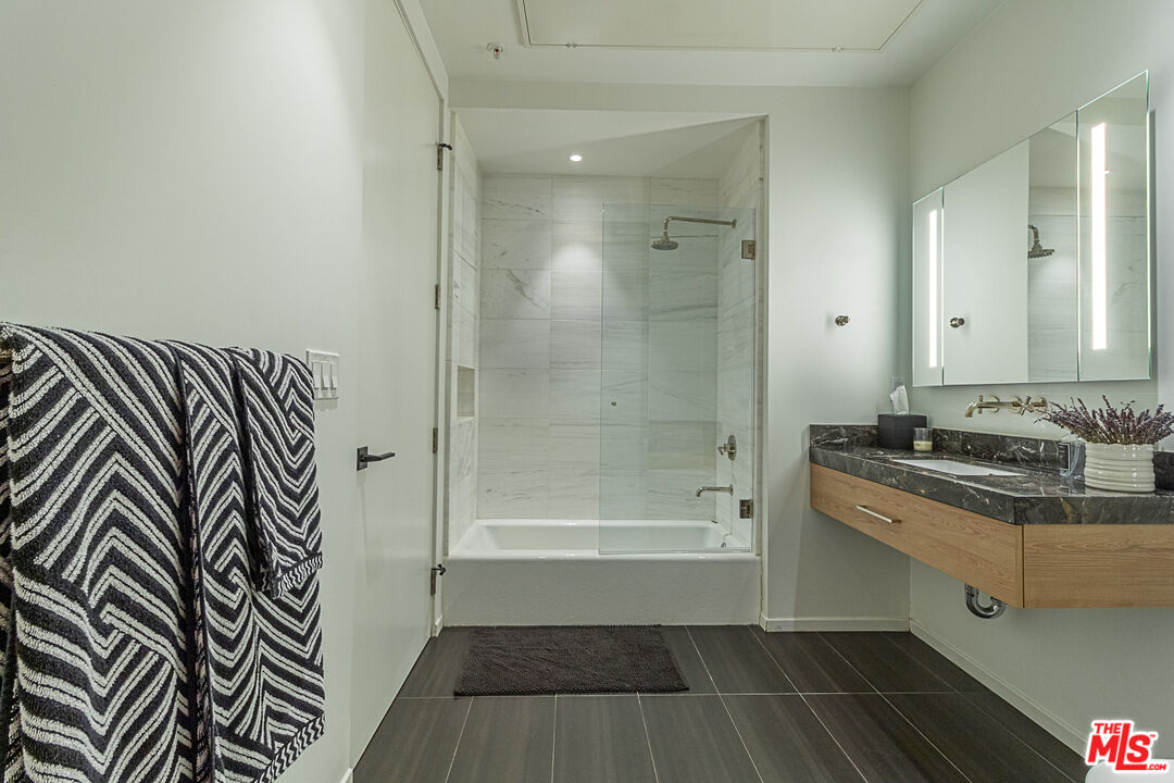 1030 North Kings Road, Unit 104 West Hollywood, CA 90069 - Photo 14 of 23