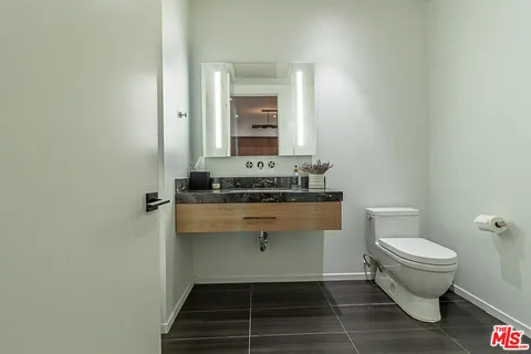 $6,000 | 1030 North Kings Road, Unit 104, West Hollywood, CA 90069