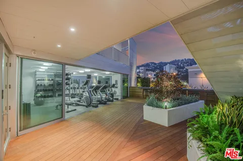 $6,000 | 1030 North Kings Road, Unit 104, West Hollywood, CA 90069