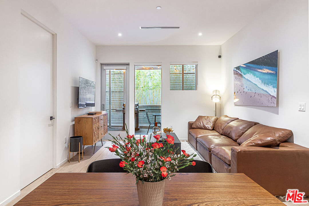 1030 North Kings Road, Unit 104 West Hollywood, CA 90069 - Photo 3 of 23