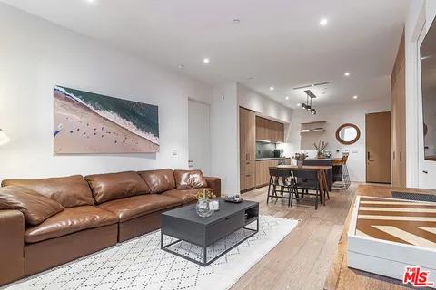 $6,000 | 1030 North Kings Road, Unit 104, West Hollywood, CA 90069