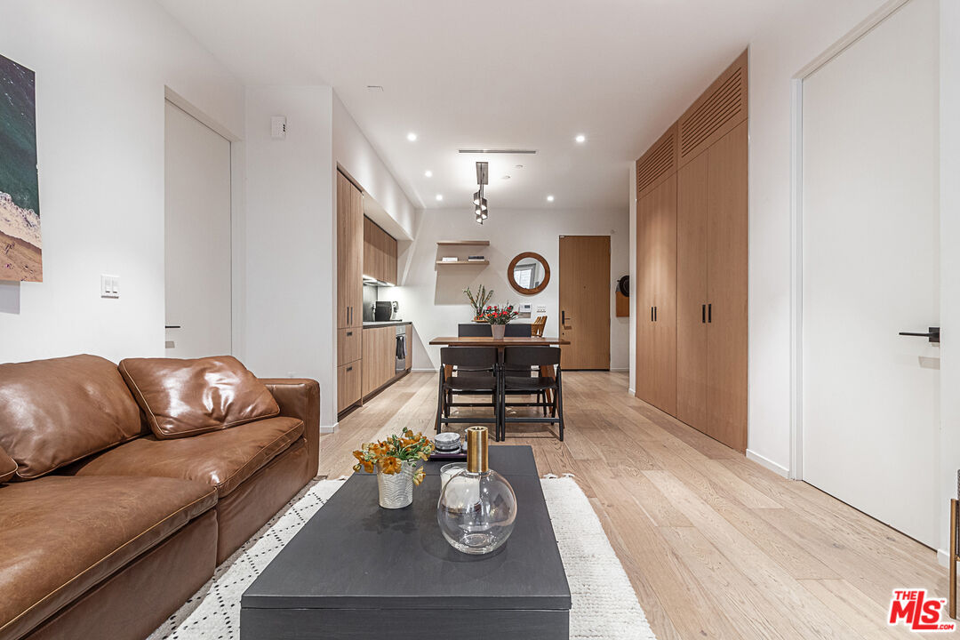 1030 North Kings Road, Unit 104 West Hollywood, CA 90069 - Photo 5 of 23