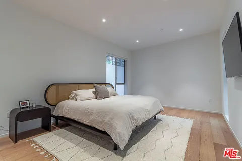 $6,000 | 1030 North Kings Road, Unit 104, West Hollywood, CA 90069