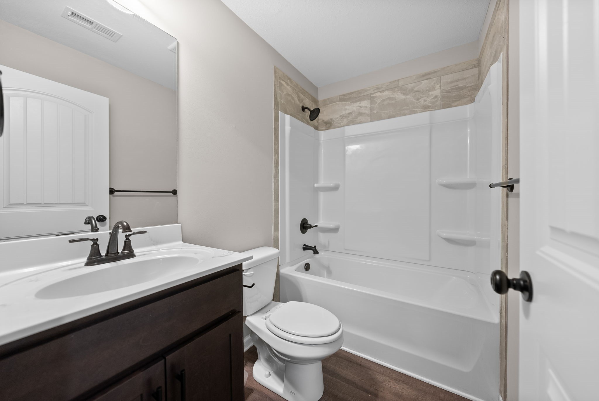 418 Peachers Mill Road, Unit G9 Clarksville, TN 37042 - Photo 17 of 21 a bathroom with a sink a toilet and a bathtub