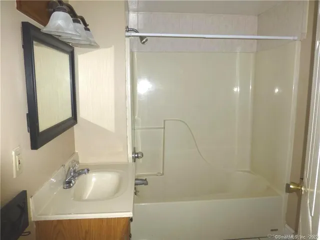 $1,750 | 73 William Street, Unit 2, Wallingford, CT 06492