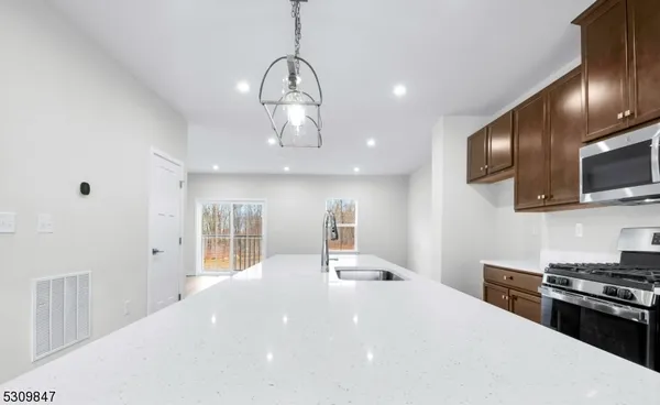 $3,800 | 7 Peckwell Street, Budd Lake, NJ 07828