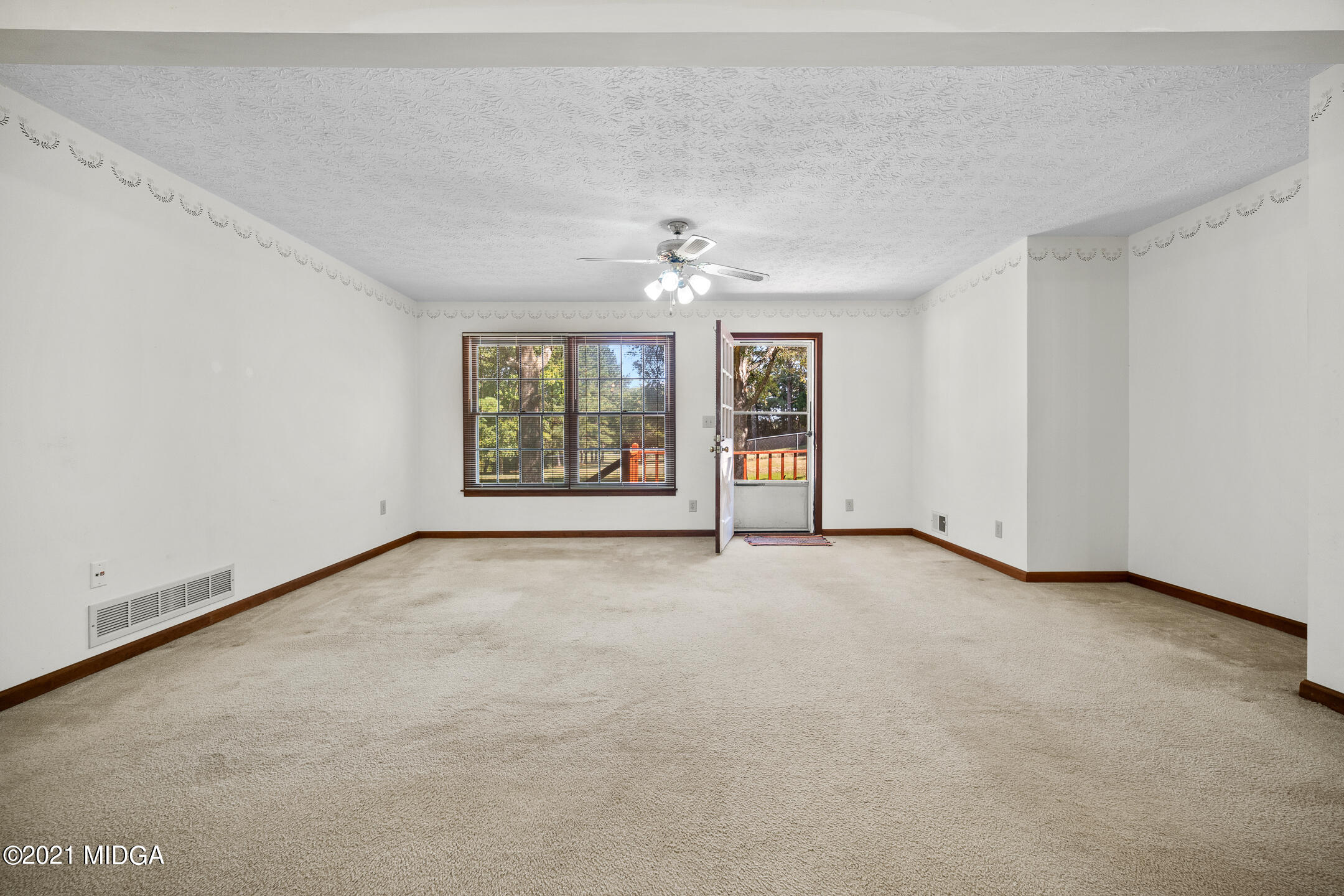 318 Oak Road Jenkinsburg, GA 30234 - Photo 8 of 34 DSC00045