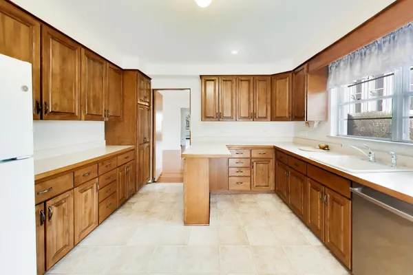 $5,000 | 545 Thatcher Avenue, River Forest, IL 60305