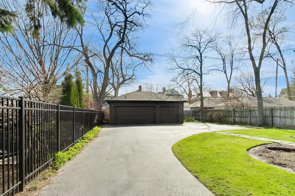 $5,000 | 545 Thatcher Avenue, River Forest, IL 60305