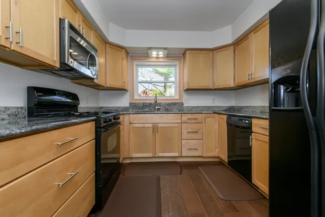 $435,000 | W163N10968 Briarcliff Court, Germantown, WI 53022