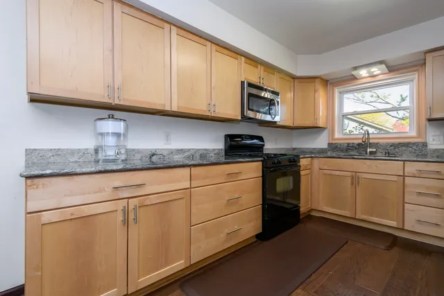 $435,000 | W163N10968 Briarcliff Court, Germantown, WI 53022