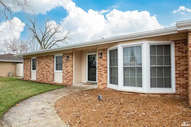 $214,000 | 317 Longbow Drive, Peoria, IL 61604