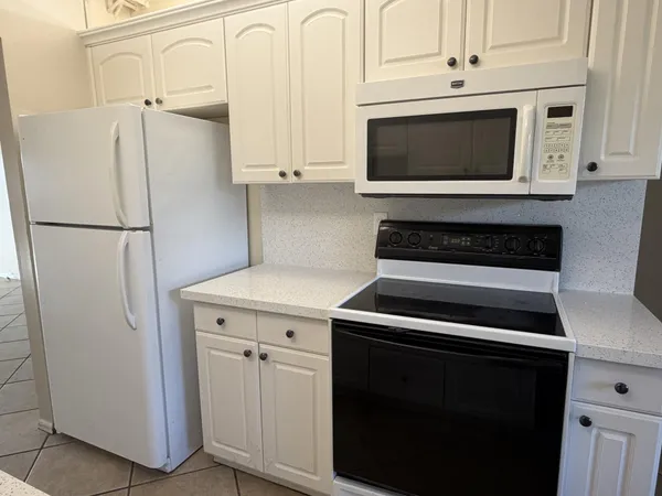 $2,000 | 9954 Nob Hill Court, Unit 9954, Sunrise, FL 33351