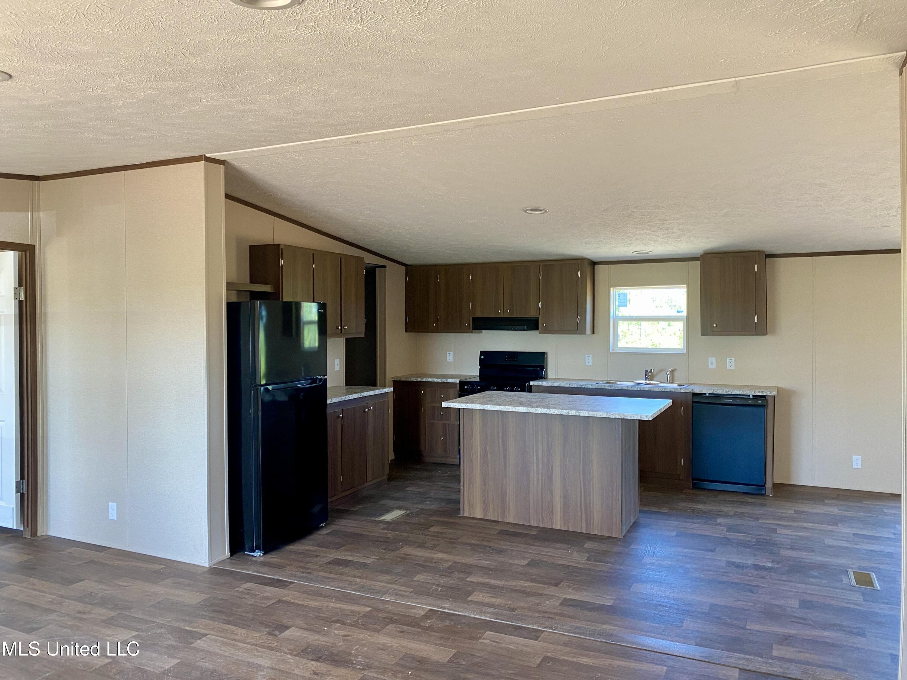 2460 Red Dog Road Carthage, MS 39051 - Photo 8 of 20 IMG_0564