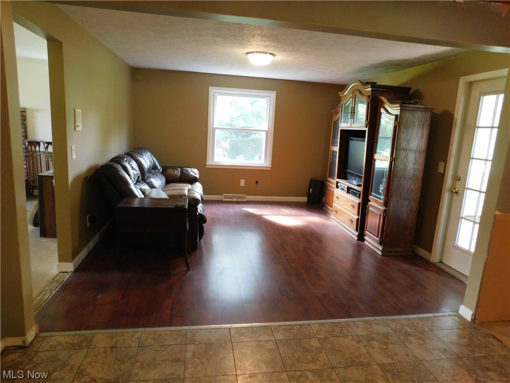 51902 Bates Road Wakeman, OH 44889 - Photo 7 of 30 Family room