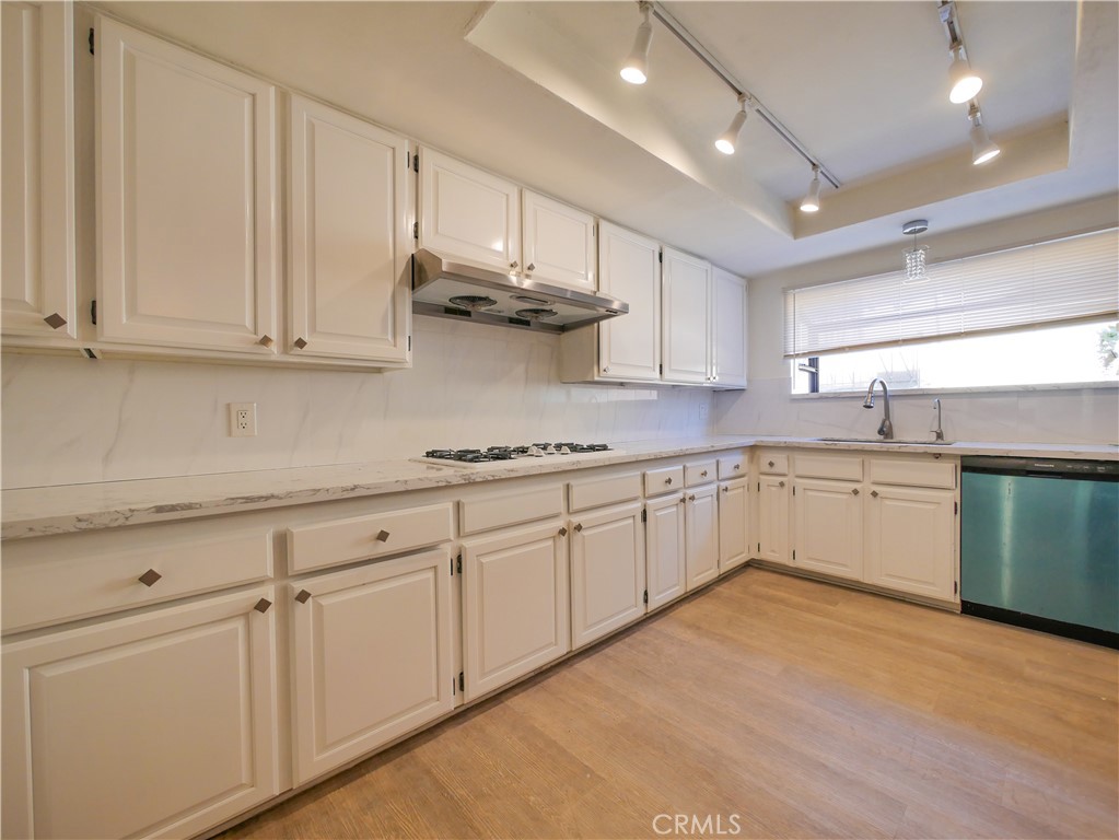 747 Fairview Avenue, Unit A Arcadia, CA 91007 - Photo 24 of 43 Large Kitchen
