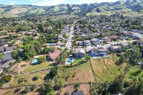 $2,880,000 | 3047 High Meadow Lane, San Jose, CA 95135