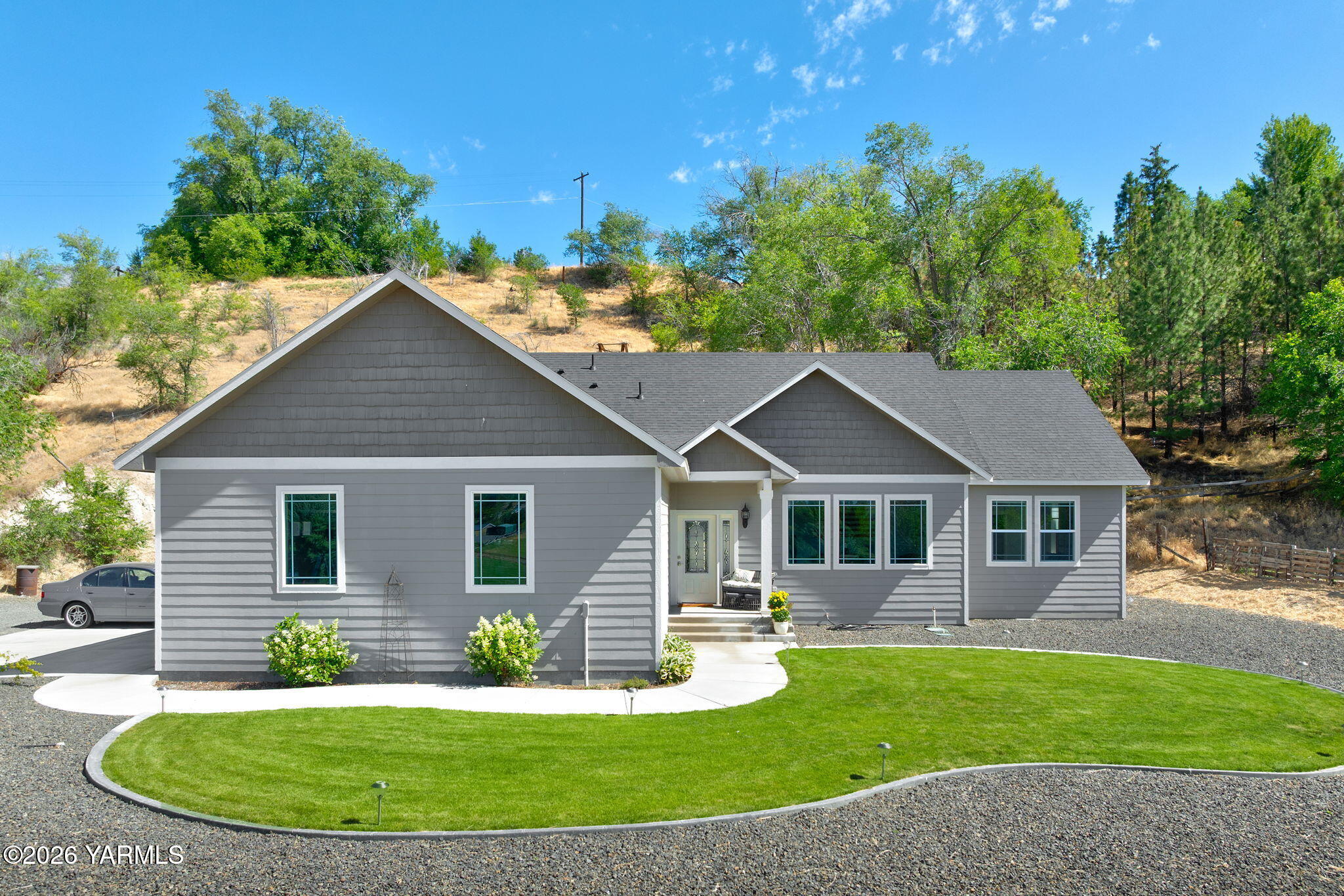 521 Collins Road Selah, WA 98942 - Photo 4 of 25 Front of Home