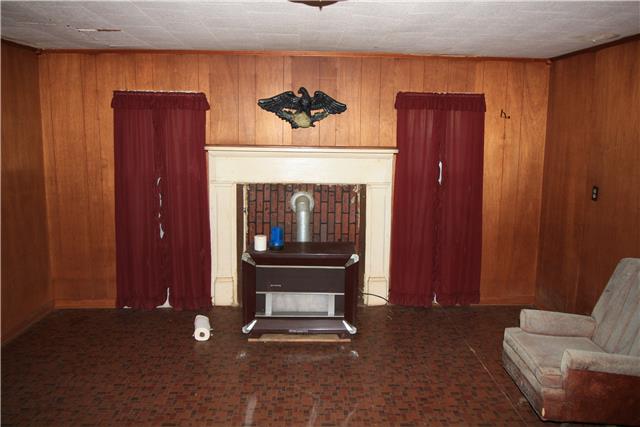 193 Pierce Road Minor Hill, TN 38473 - Photo 10 of 13 Living Room
