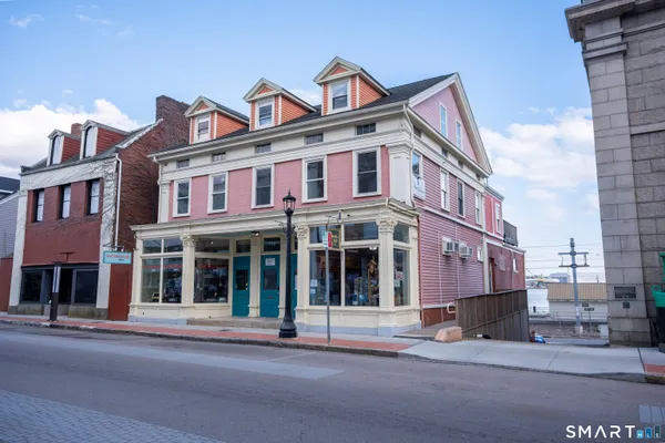 $3,400 | 136 Bank Street, Unit 2B, New London, CT 06320