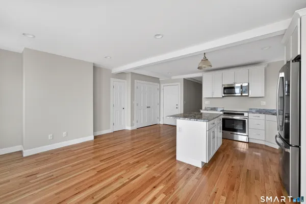 $3,400 | 136 Bank Street, Unit 2B, New London, CT 06320