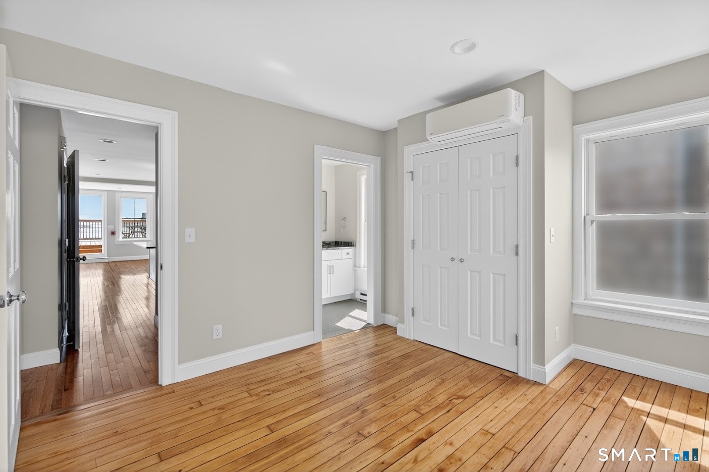 138 Bank Street, Unit 2B New London, CT 06320 - Photo 12 of 17 primary with bath