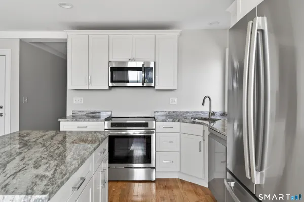 $3,400 | 136 Bank Street, Unit 2B, New London, CT 06320