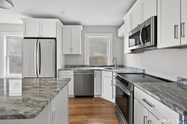 $3,400 | 136 Bank Street, Unit 2B, New London, CT 06320