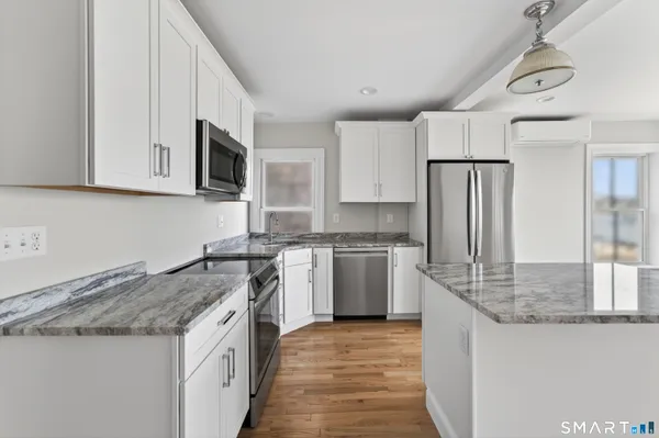 $3,400 | 136 Bank Street, Unit 2B, New London, CT 06320