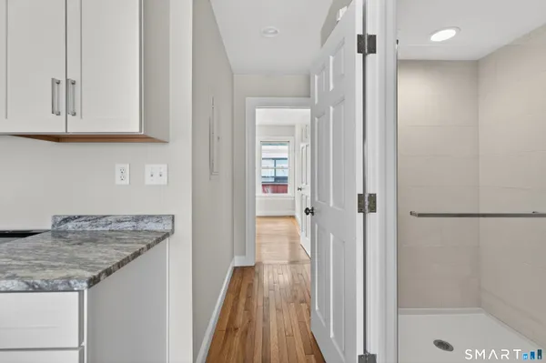 $3,400 | 136 Bank Street, Unit 2B, New London, CT 06320