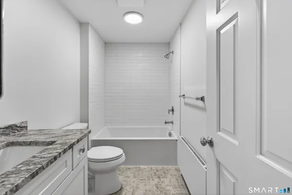 $3,400 | 136 Bank Street, Unit 2B, New London, CT 06320