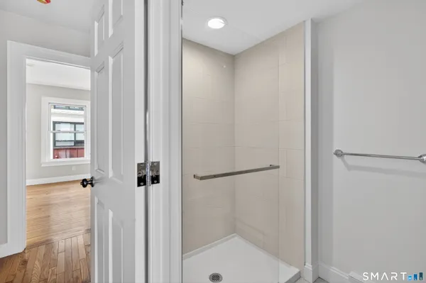 $3,400 | 136 Bank Street, Unit 2B, New London, CT 06320