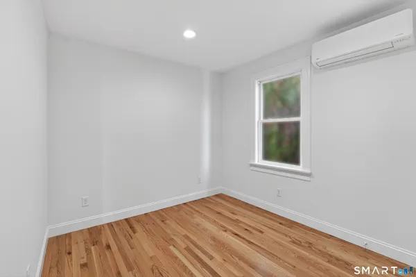 $3,400 | 136 Bank Street, Unit 2B, New London, CT 06320