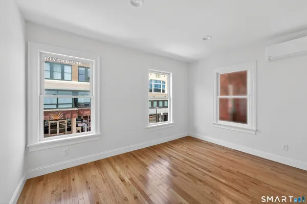 $3,400 | 136 Bank Street, Unit 2B, New London, CT 06320