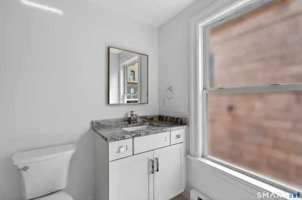 $3,400 | 136 Bank Street, Unit 2B, New London, CT 06320