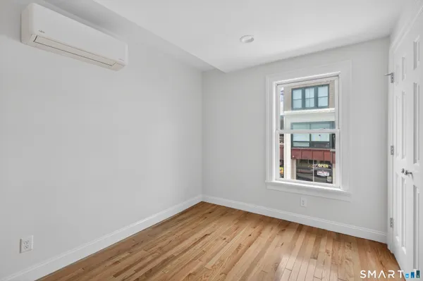 $3,400 | 136 Bank Street, Unit 2B, New London, CT 06320