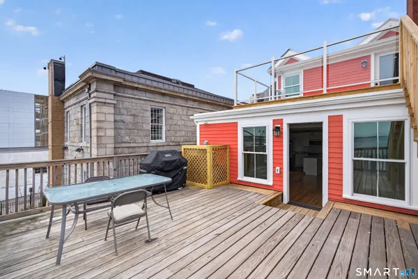 $3,400 | 136 Bank Street, Unit 2B, New London, CT 06320