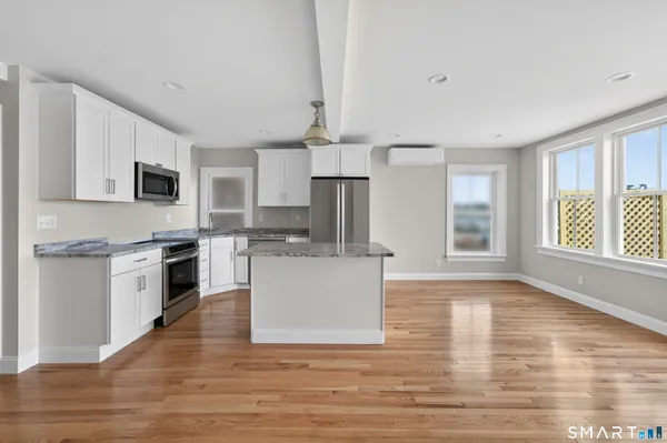 $3,400 | 136 Bank Street, Unit 2B, New London, CT 06320