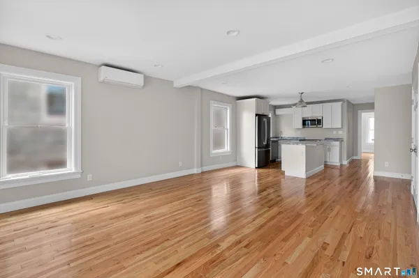 $3,400 | 136 Bank Street, Unit 2B, New London, CT 06320