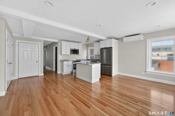 $3,400 | 136 Bank Street, Unit 2B, New London, CT 06320
